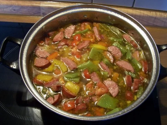 Rezept: Leichter Paprika-Bohnen-Topf mit Cabanossi Leichter Paprika-Bohnen-Topf mit Cabanossi - Rezept