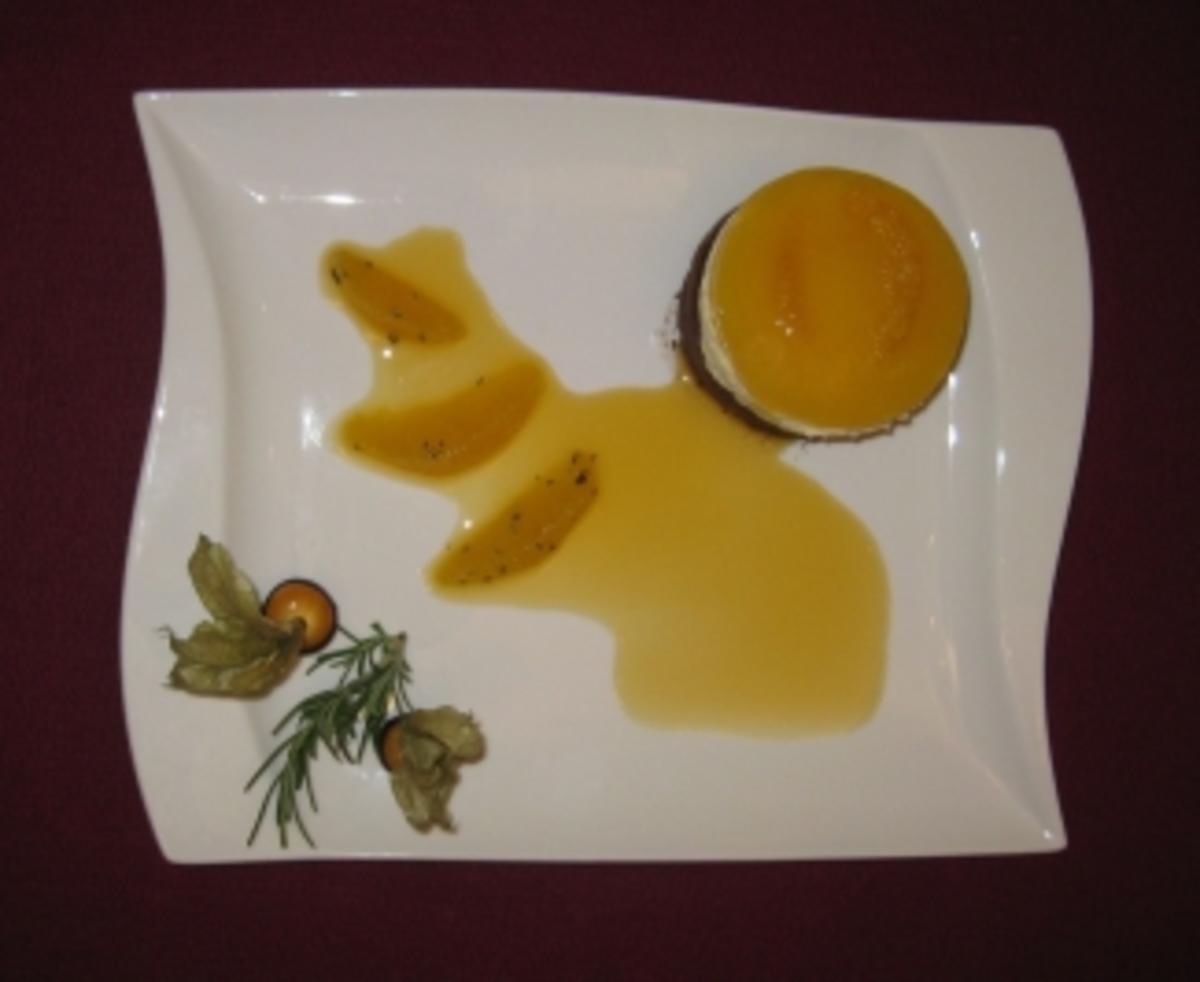Mousse mit Trüffelfüllung und Orangengelee-Haube an Rosmarin-Orangen-Soße - Rezept