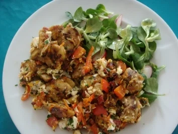 Schnellgericht: Bunte Knödelpfanne an Feldsalat - Rezept