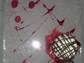 Pfefferminzterrine auf einen Beerengeleespiegel - Rezept