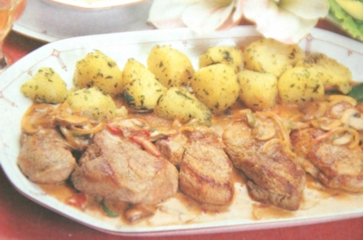 Schweinefilet in Rahmpaprikasoße mit Petersilienkartoffel - Rezept