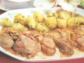 Schweinefilet in Rahmpaprikasoße mit Petersilienkartoffel - Rezept