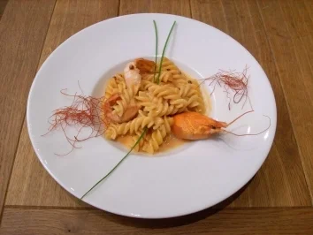 Rezept: Fusilli an Pernodsoße mit rotem Pfeffer und Flusskrebsschwänzen Fusilli an Pernodsoße mit rotem Pfeffer und Flusskrebsschwänzen - Rezept