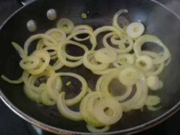 Senfeier mit Püree & Röstzwiebeln - Rezept