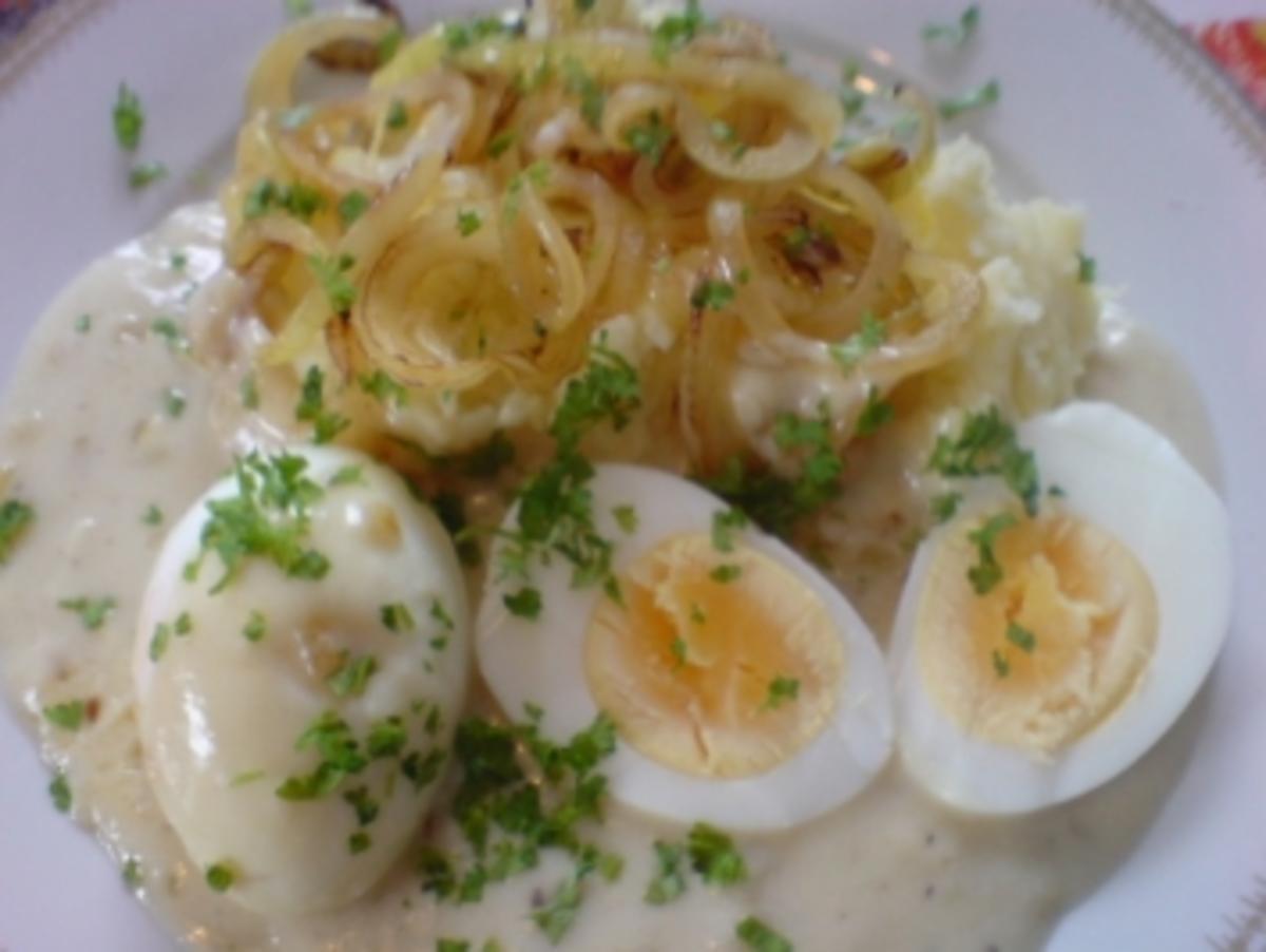 Senfeier mit Püree & Röstzwiebeln - Rezept