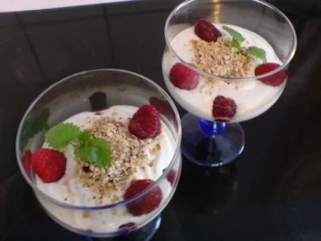 Rezept: Schmandcreme auf Himbeeren Schmandcreme auf Himbeeren - Rezept