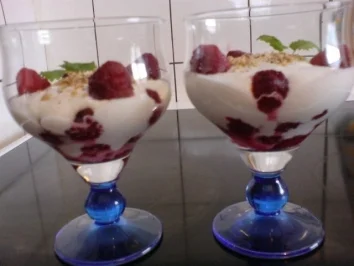 Rezept: Schmandcreme auf Himbeeren Schmandcreme auf Himbeeren - Rezept
