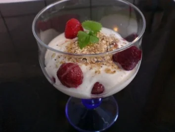 Rezept: Schmandcreme auf Himbeeren Schmandcreme auf Himbeeren - Rezept