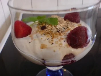Rezept: Schmandcreme auf Himbeeren Schmandcreme auf Himbeeren - Rezept