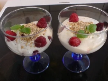 Rezept: Schmandcreme auf Himbeeren Schmandcreme auf Himbeeren - Rezept