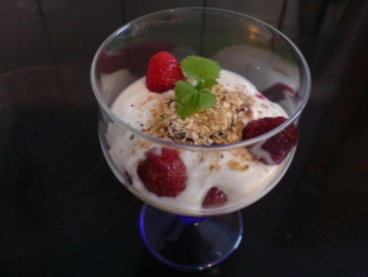 Schmandcreme auf Himbeeren - Rezept