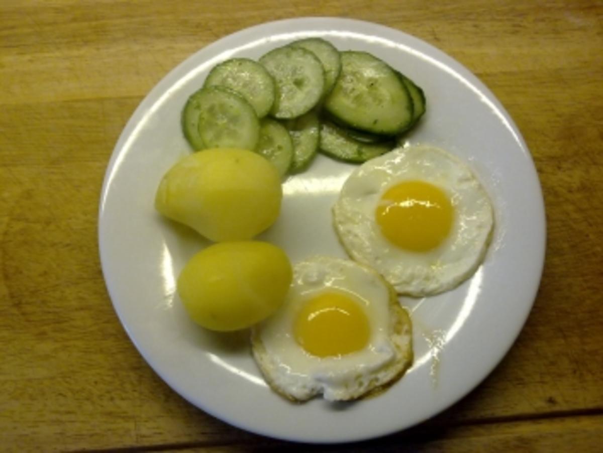 Mein Gurkensalat mit Spiegelei - Rezept