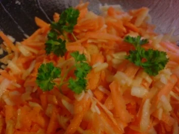 Rezept: Möhren-Apfel-Salat Möhren-Apfel-Salat - Rezept