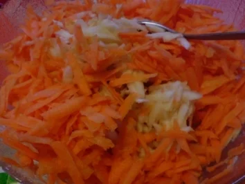 Rezept: Möhren-Apfel-Salat Möhren-Apfel-Salat - Rezept