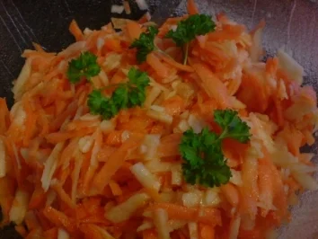 Rezept: Möhren-Apfel-Salat Möhren-Apfel-Salat - Rezept