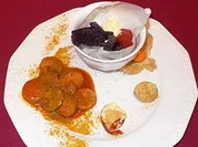 Tranchen von sautierter Currywurst an Ingwer und geröstetem Erdapfel - Rezept