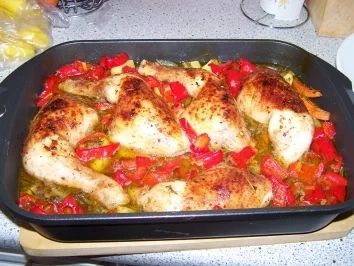 Hähnchenschenkel auf Gemüsebett - Rezept