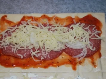 Rezept: Salami-Pizza-Strudel Salami-Pizza-Strudel - Rezept