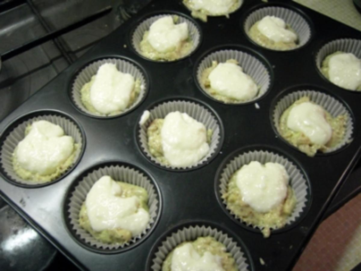 Muffins: Apfel-Nuss mit Kokos-Creme-Füllung - Rezept