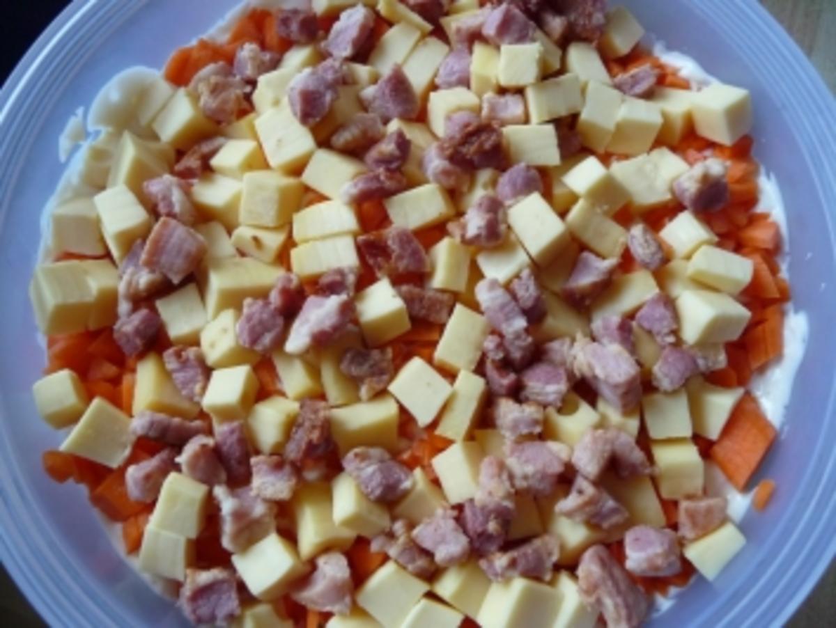 Schichtsalat mit Eisbergsalat und Gemüsezwiebel - Rezept mit Bild ...