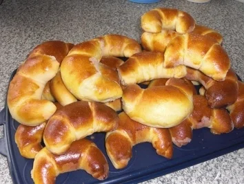 Germteigkipferl (Hefe) - Rezept