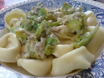 Tortelloni in Broccoli-Sahnesoße - Rezept