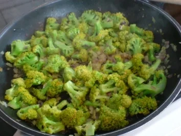 Tortelloni in Broccoli-Sahnesoße - Rezept