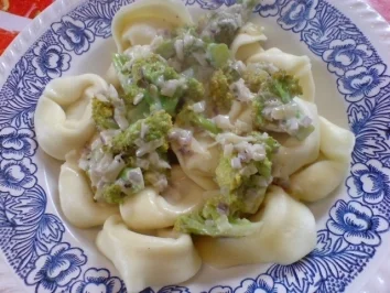 Tortelloni in Broccoli-Sahnesoße - Rezept