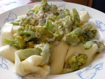 Tortelloni in Broccoli-Sahnesoße - Rezept