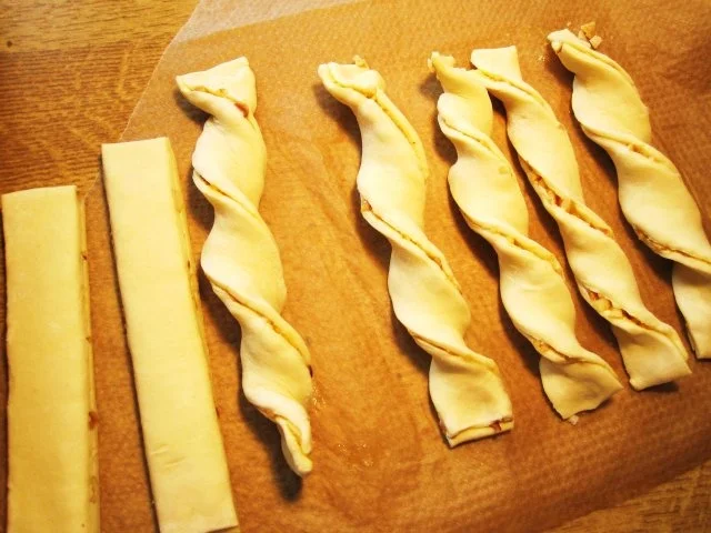 Rezept: Nuß-Käsestangen Bild Nr. 4 Nuß-Käsestangen - Rezept - Bild Nr. 4