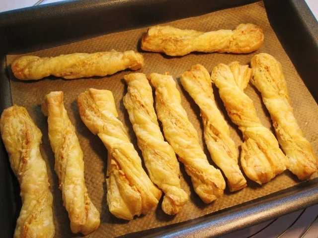 Rezept: Nuß-Käsestangen Bild Nr. 5 Nuß-Käsestangen - Rezept - Bild Nr. 5