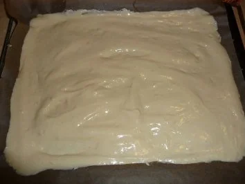 Rezept: Biskuitrolle mit Erdbeeren Bild Nr. 9 Biskuitrolle mit Erdbeeren - Rezept - Bild Nr. 9