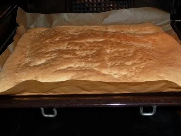 Rezept: Biskuitrolle mit Erdbeeren Bild Nr. 8 Biskuitrolle mit Erdbeeren - Rezept - Bild Nr. 8