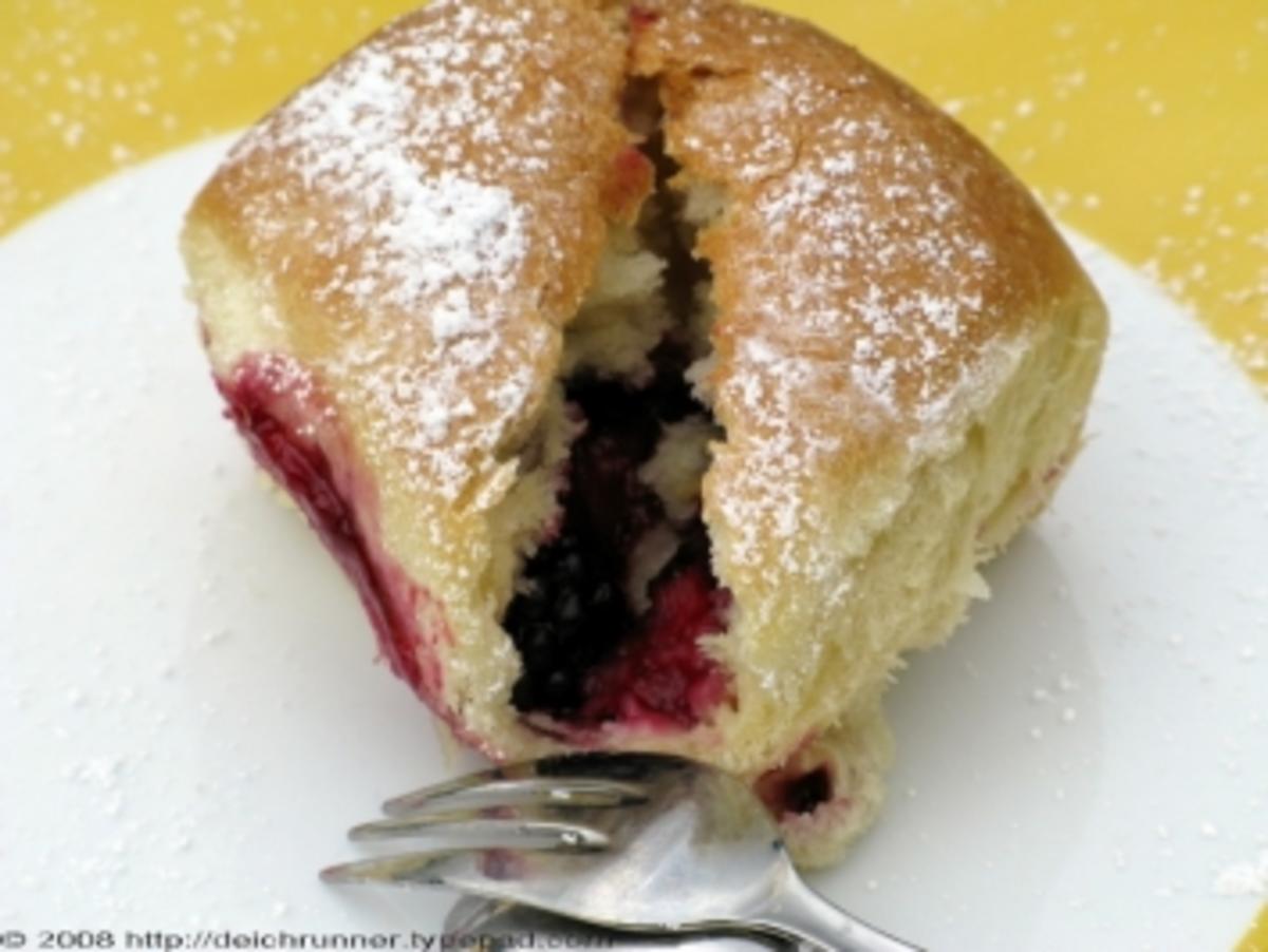 Buchteln mit Kirschen - Rezept mit Bild - kochbar.de