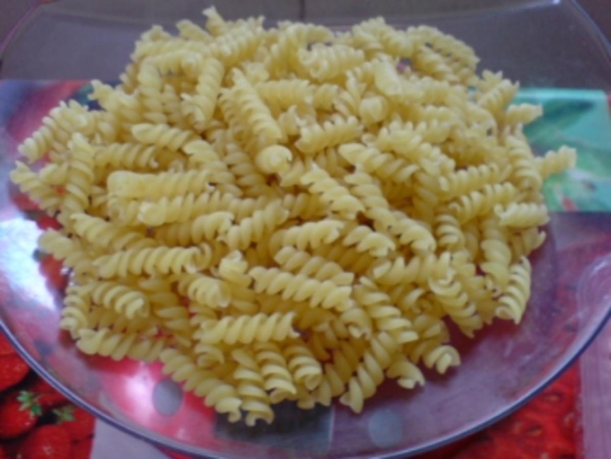 Fusilli mit pikanter Hackfleischsoße - Rezept