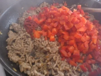 Rezept: Fusilli mit pikanter Hackfleischsoße Fusilli mit pikanter Hackfleischsoße - Rezept