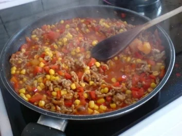 Rezept: Fusilli mit pikanter Hackfleischsoße Fusilli mit pikanter Hackfleischsoße - Rezept