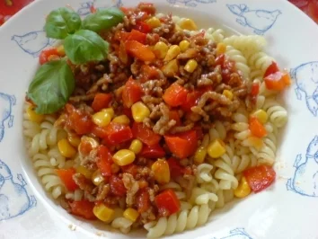 Rezept: Fusilli mit pikanter Hackfleischsoße Fusilli mit pikanter Hackfleischsoße - Rezept