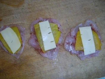 Rezept: Gefüllte Hühnerbrust im Wirsingblatt Gefüllte Hühnerbrust im Wirsingblatt - Rezept