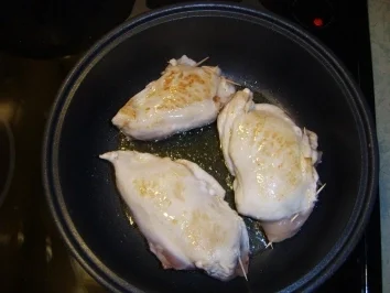 Rezept: Gefüllte Hühnerbrust im Wirsingblatt Gefüllte Hühnerbrust im Wirsingblatt - Rezept