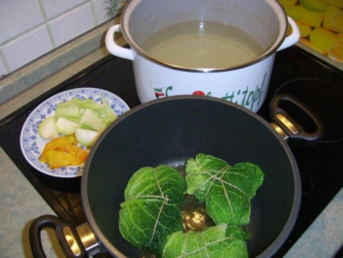 Gefüllte Hühnerbrust im Wirsingblatt - Rezept