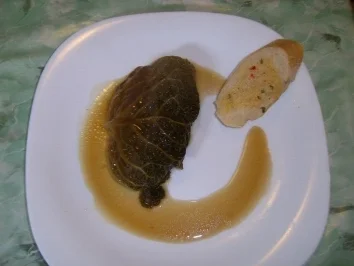 Rezept: Gefüllte Hühnerbrust im Wirsingblatt Gefüllte Hühnerbrust im Wirsingblatt - Rezept