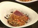 Rezept: Karamellisierter Thunfisch mit Glasnudelsalat Karamellisierter Thunfisch mit Glasnudelsalat - Rezept