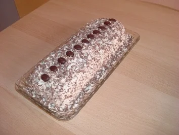 TORTE: MOCCA-BISKUIT-ROLLE - Rezept