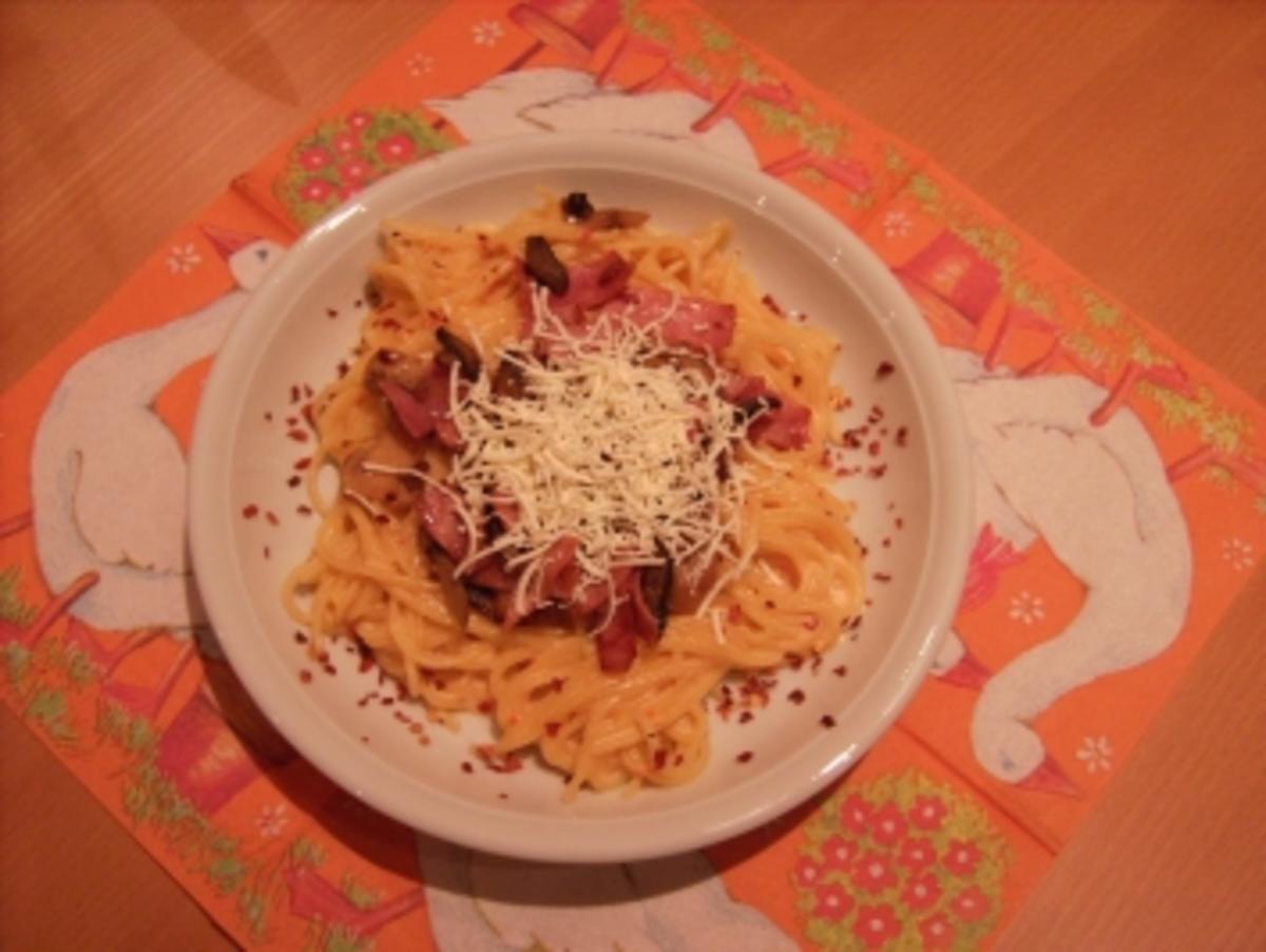 Spaghetti mit scharfer Käsesoße - Rezept