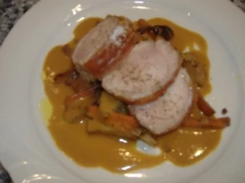 Spanferkelrücken mit Schmorgemüse und Biersenfsauce - Rezept