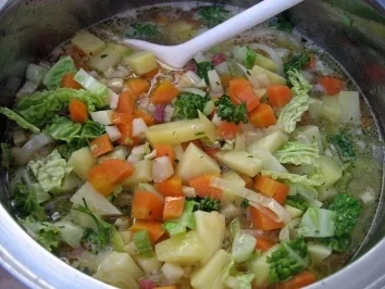 Rezept: Gemüsesuppe mit Würstchen ... Bild Nr. 3 Gemüsesuppe mit Würstchen ... - Rezept - Bild Nr. 3