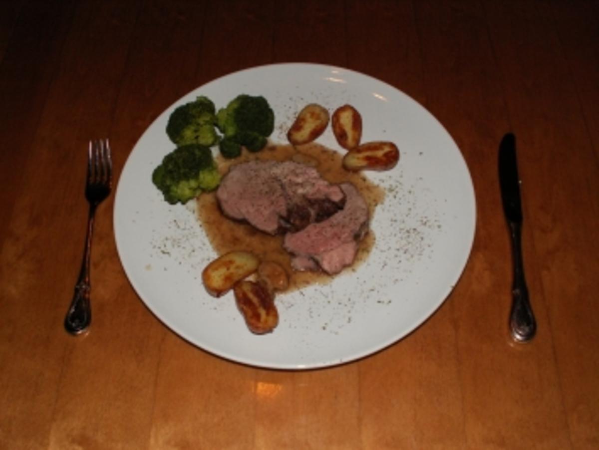 Fleisch ~ Lammkeule mit Broccoli und gerösteten Drillingen - Rezept - Bild Nr. 2