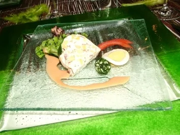 Rezept: Gemüse-Törtchen auf Safransauce Gemüse-Törtchen auf Safransauce - Rezept