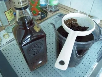 Kräutergeist, hausgemacht à la Bernhard und Elke - Rezept - Bild Nr. 2